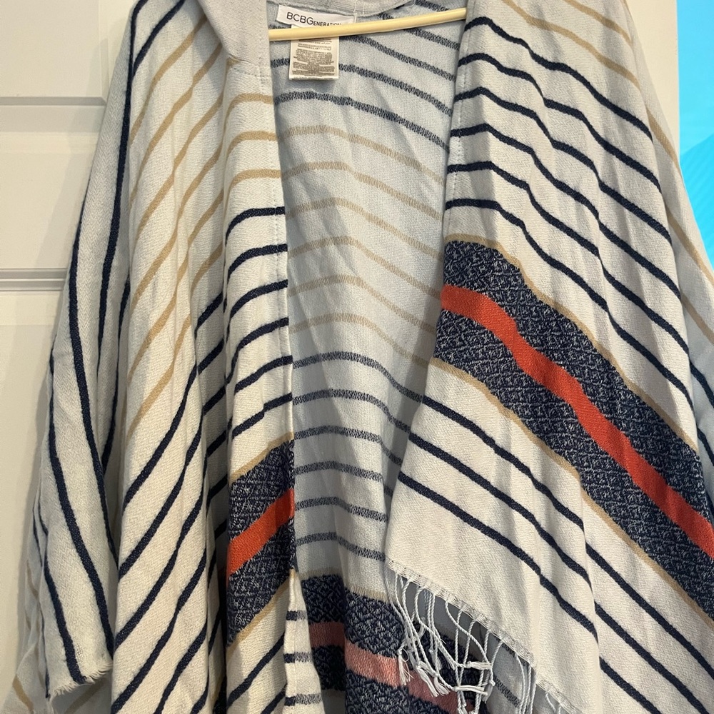 BCBG poncho